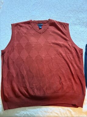 Saddlebred Men's Rust Orange Argyle V-Neck Sweater Vest